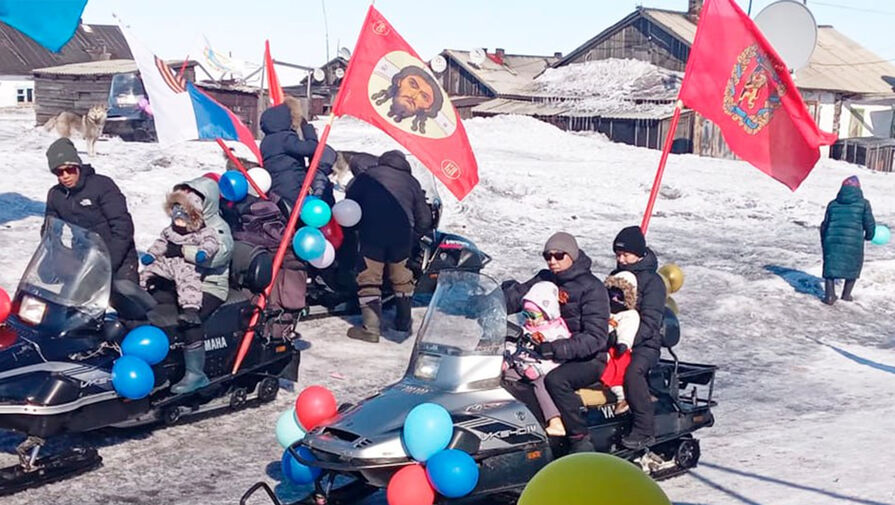 Самый северный Парад Победы состоялся на маршруте экспедиции 'Чистая Арктика-Восток-77'