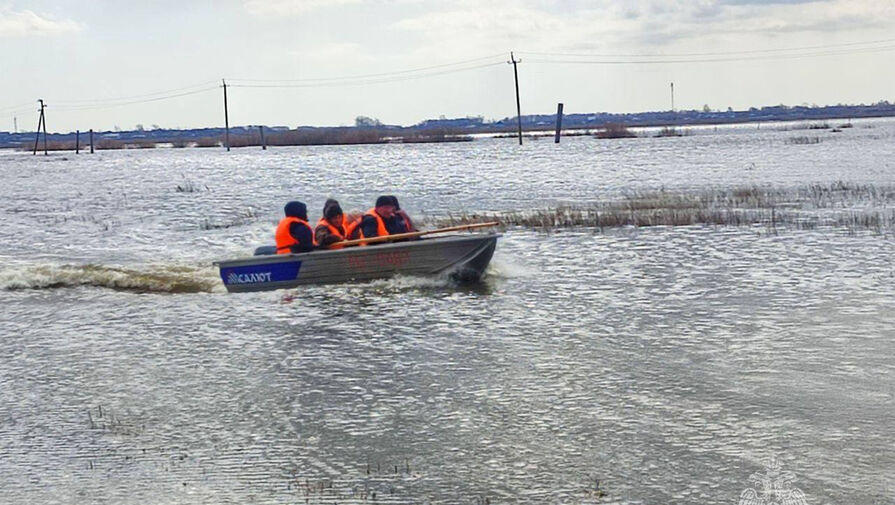 МЧС укрепляет насыпи на трассах в Тюменской области