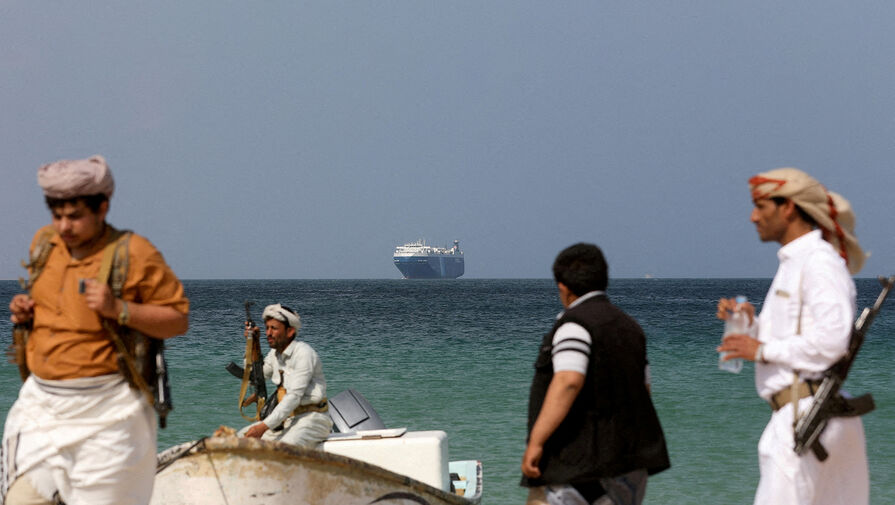 В танкер в Красном море попала ракета