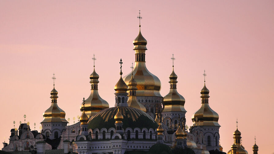 С монаха Киево-Печерской лавры сняли электронный браслет