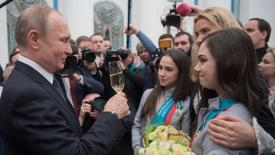 Путин наградил писателя, написавшего о нем книгу, орденом Дружбы