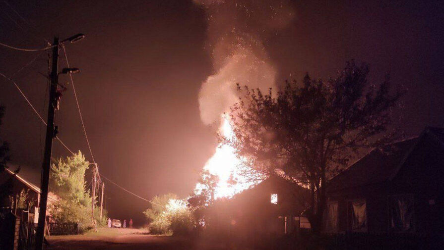 В Белгородской области сгорел двухквартирный дом после прямого попадания снаряда