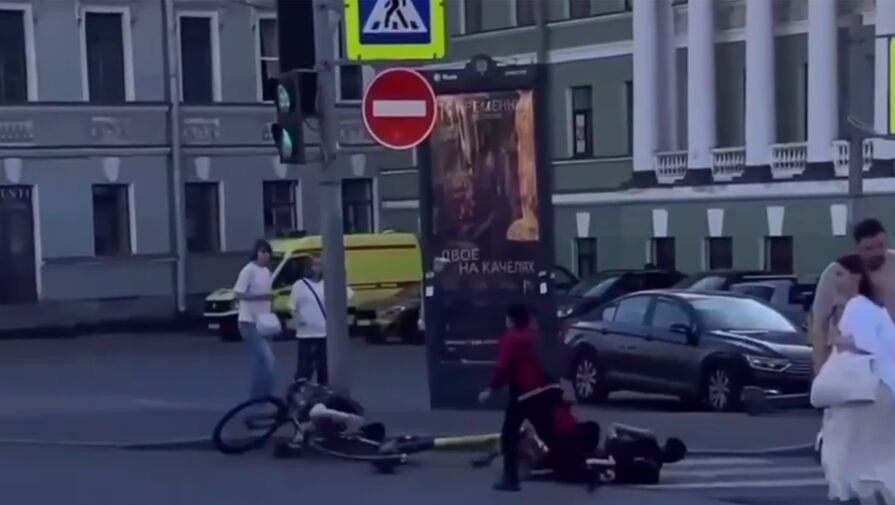 В Петербурге четверо детей угнали электросамокат и устроили ДТП с велосипедистом