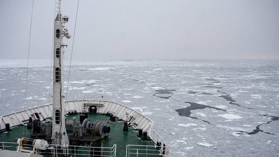 В Карском море застряло научно-исследовательское судно