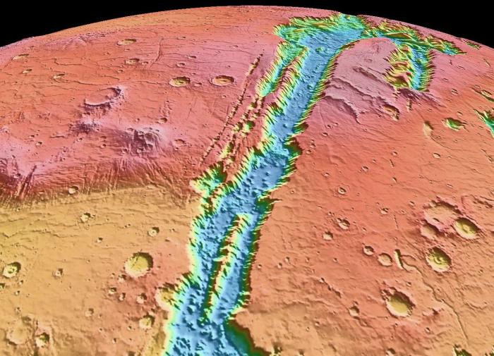 Общая протяжённость долин Маринер на Марсе достигает 4500 км, сообщили в планетарии