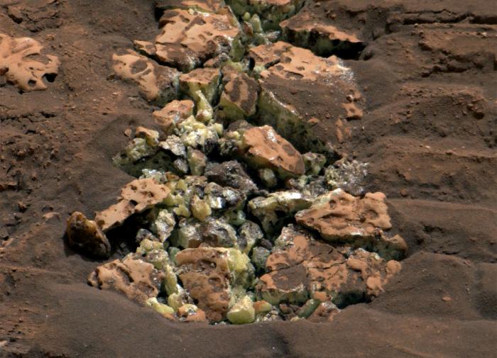 Curiosity случайно нашёл серу на Марсе