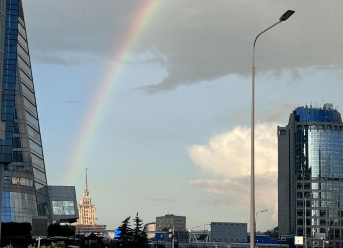 Климатолог Елисеев предрёк учащение радуг в небе над Москвой