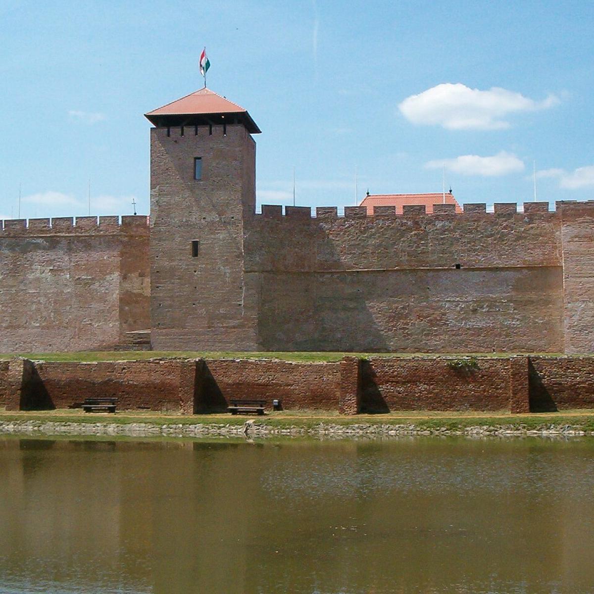 Знаменитая замковая купальня Дьюлы превратится в водный рай для детей и взрослых