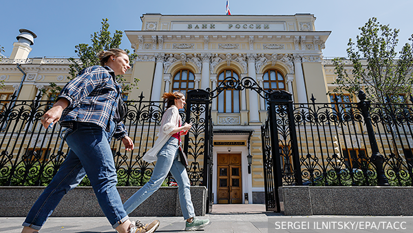 Экономика: Зачем ЦБ замедляет российскую экономику высокой ставкой