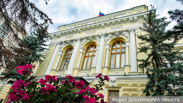 ЦБ предложил ограничить число займов до зарплаты у одного человека