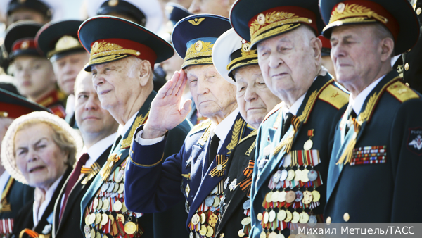 Политолог Мартынов: День Победы имеет определяющее значение для будущего России