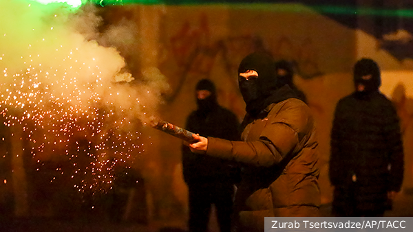 В мире: Эксперты объяснили желание Зурабишвили привлечь к протестам школьников