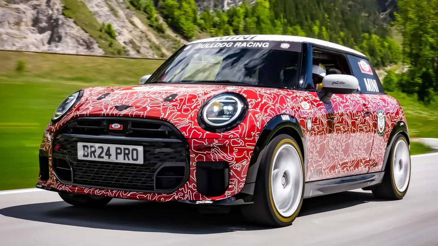 Новый Mini Cooper JCW примет участие в гонке «24 часа Нюрбургринга»