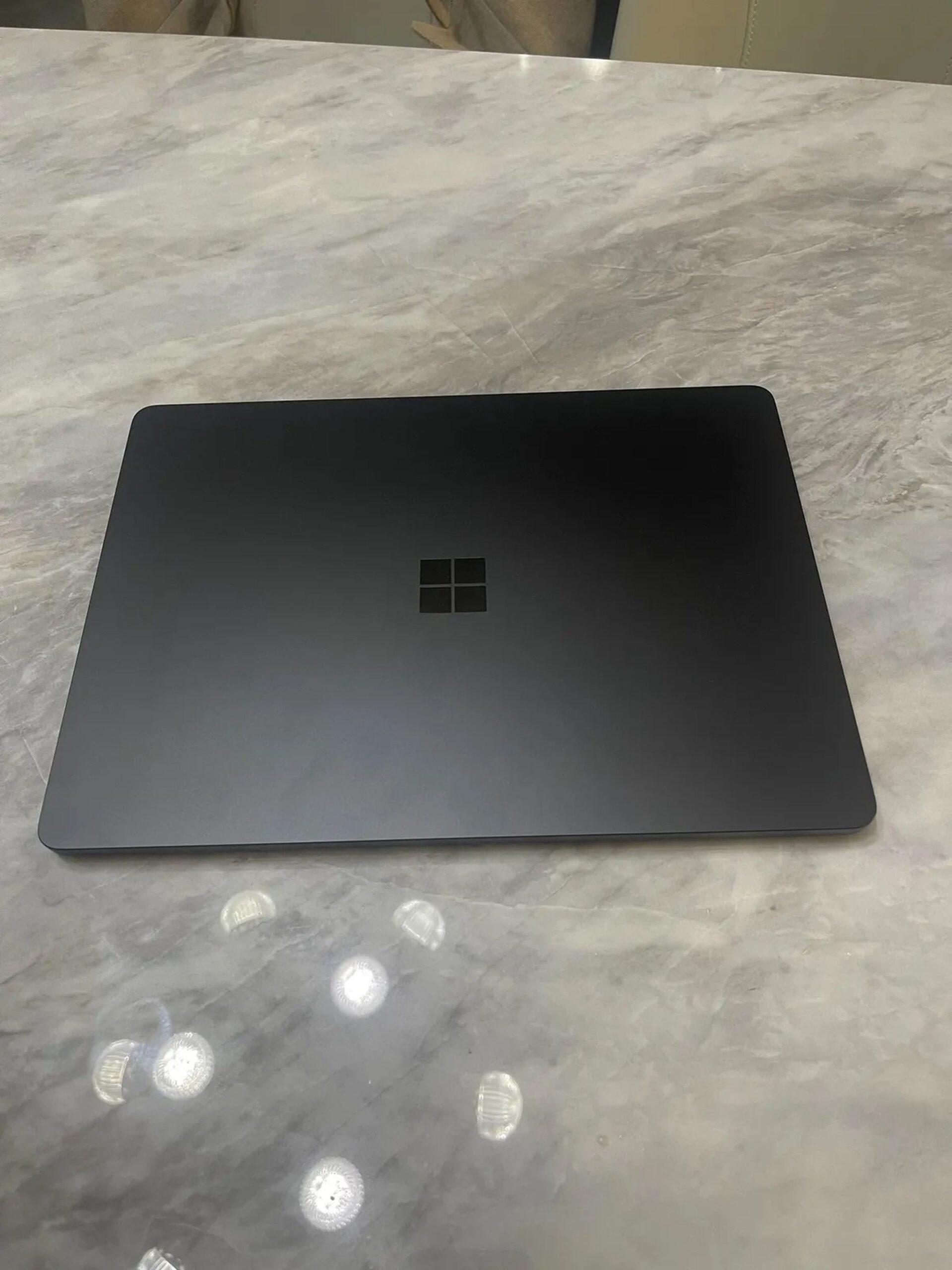 В сети нашли прототип Microsoft Surface Laptop с чипами Intel Lunar Lake