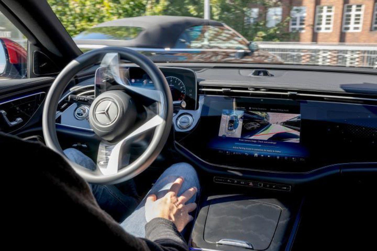 Mercedes-Benz представляет обновлённую систему Active Parking Assist