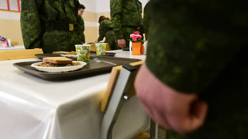 Военных лишили питания // Бизнесменов и заместителя командира части обвинили в махинациях с продовольствием