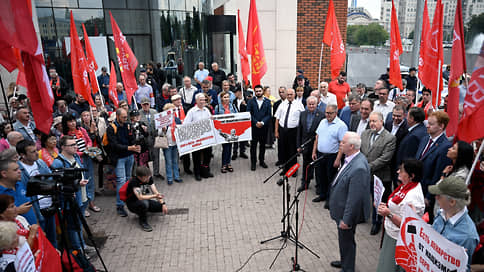 Англосаксы и поклонники // Российские коммунисты побеседовали с европейцами через дверь