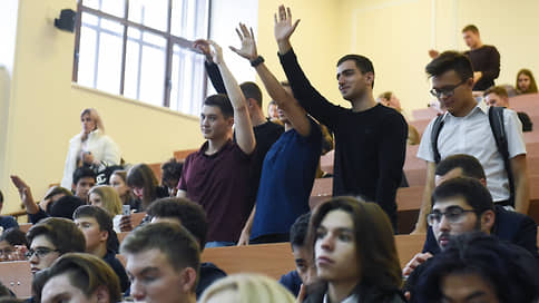 Митинг на хлеб не намажешь // Бытовые права для россиян важнее политических