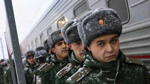 Новобранцам расширяют горизонты // В Госдуме предлагают продлить срок действия решений военкомов о призыве в армию