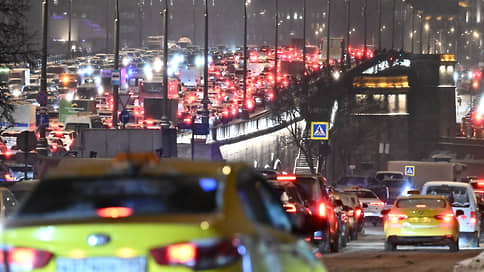 Столицу сковало пробками // В Москве 19–20 декабря ожидается ледяной дождь и гололедица