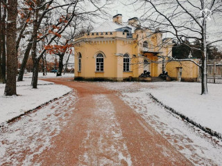 Караульный (Готический) дом с воротами в Петергофе отреставрируют