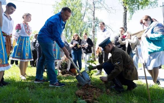 В Курске прошла акция 'Сирень Победы'