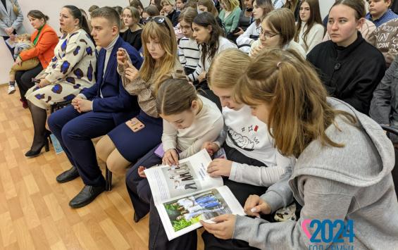 В Курске прошла литературно-тематическая программа 'Секреты семейного счастья'