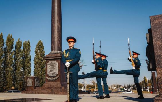 В Курске участники движения Юнармия несли Вахту памяти на мемориале Курская дуга