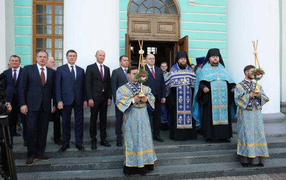 В Курске икона «Знамение» вернулась в Знаменский собор