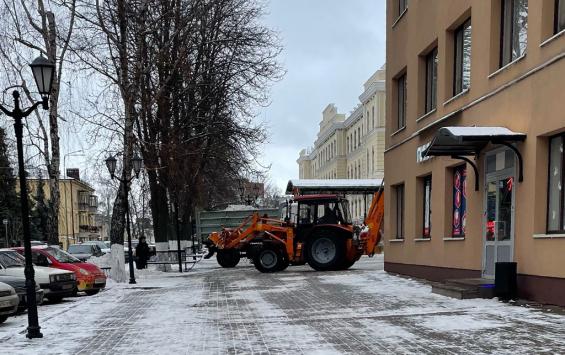 В Курске 74 специалиста и 60 единиц техники занимаются уборкой улиц