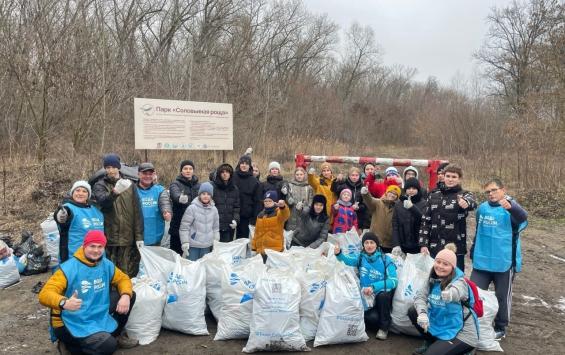 Курские экоактивисты собрали 44 мешка мусора с берегов реки Сейм