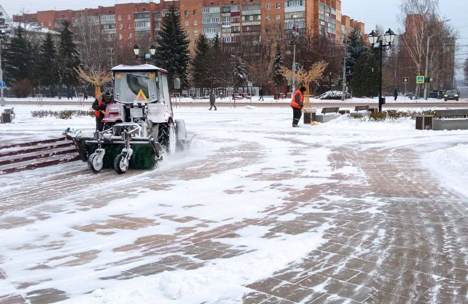 На улицах Курска ведется усиленный режим работы ЖКХ