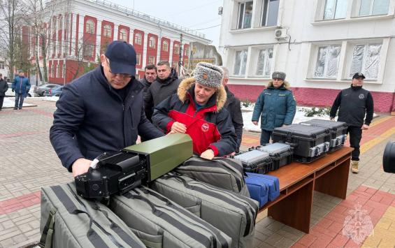 Курские спасатели получили от олимпийского чемпиона технику и оборудование