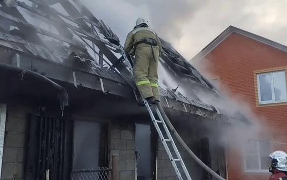 В Курском районе пожарные не позволили огню уничтожить жилой дом