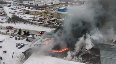 Площадь пожара в Барнауле увеличилась до 3 тысяч квадратных метров