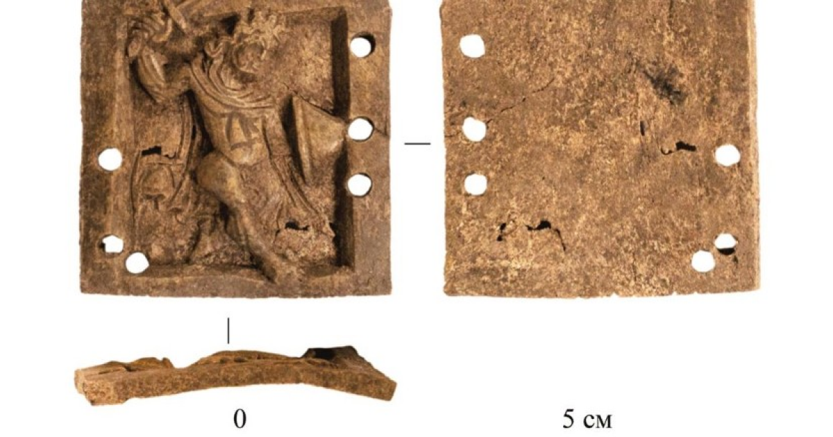 В Суздале нашли редкую византийскую костяную накладку на шкатулку