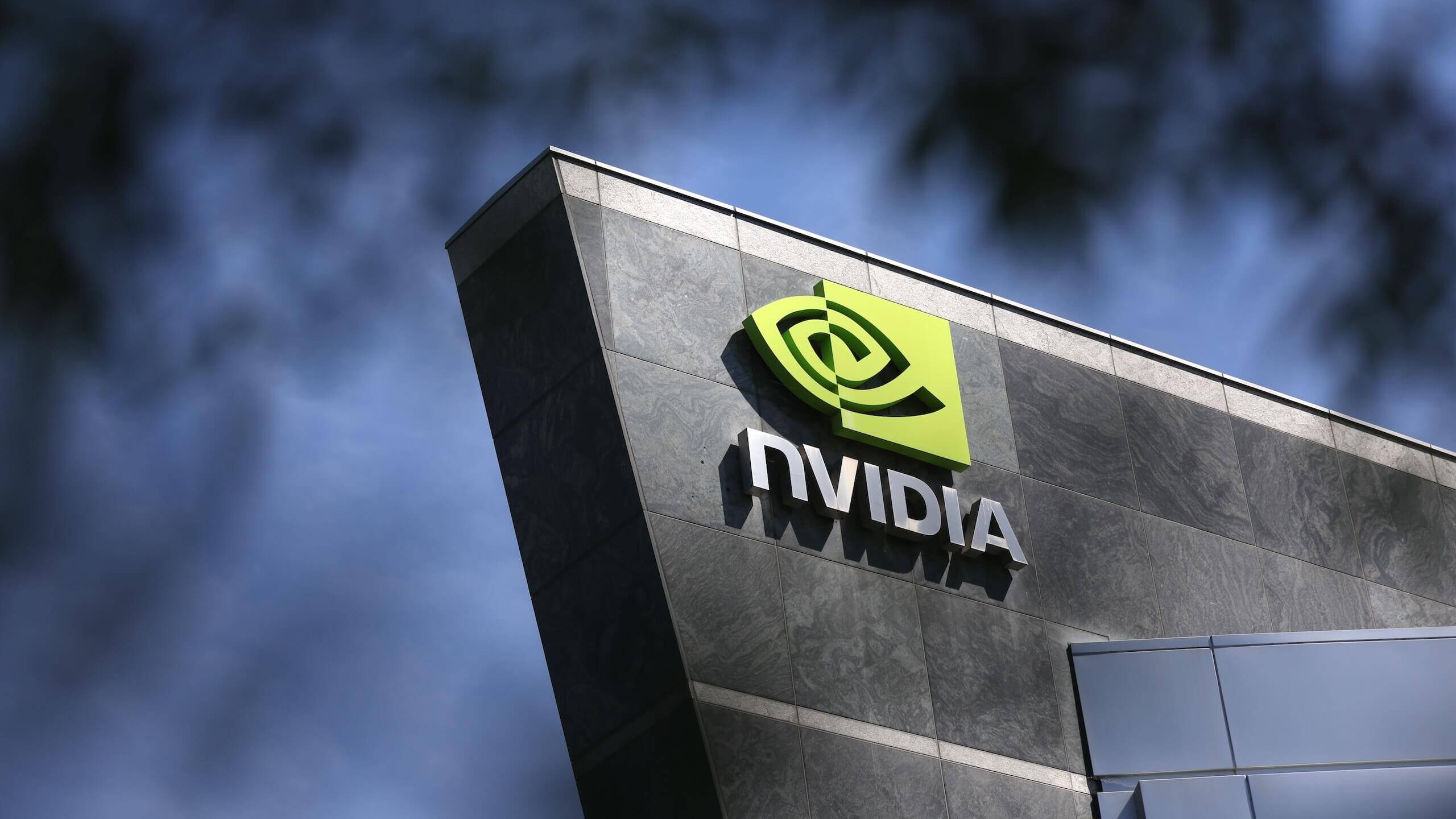 NVIDIA подешевела на $500 млрд, акции других компаний также обвалились