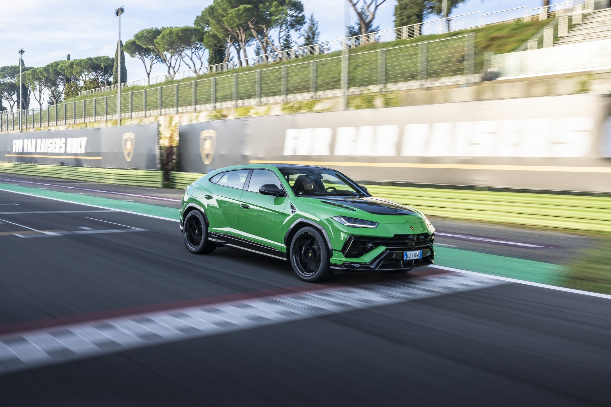 Lamborghini отправит на пенсию суперкроссоверы Urus Performante и Urus S