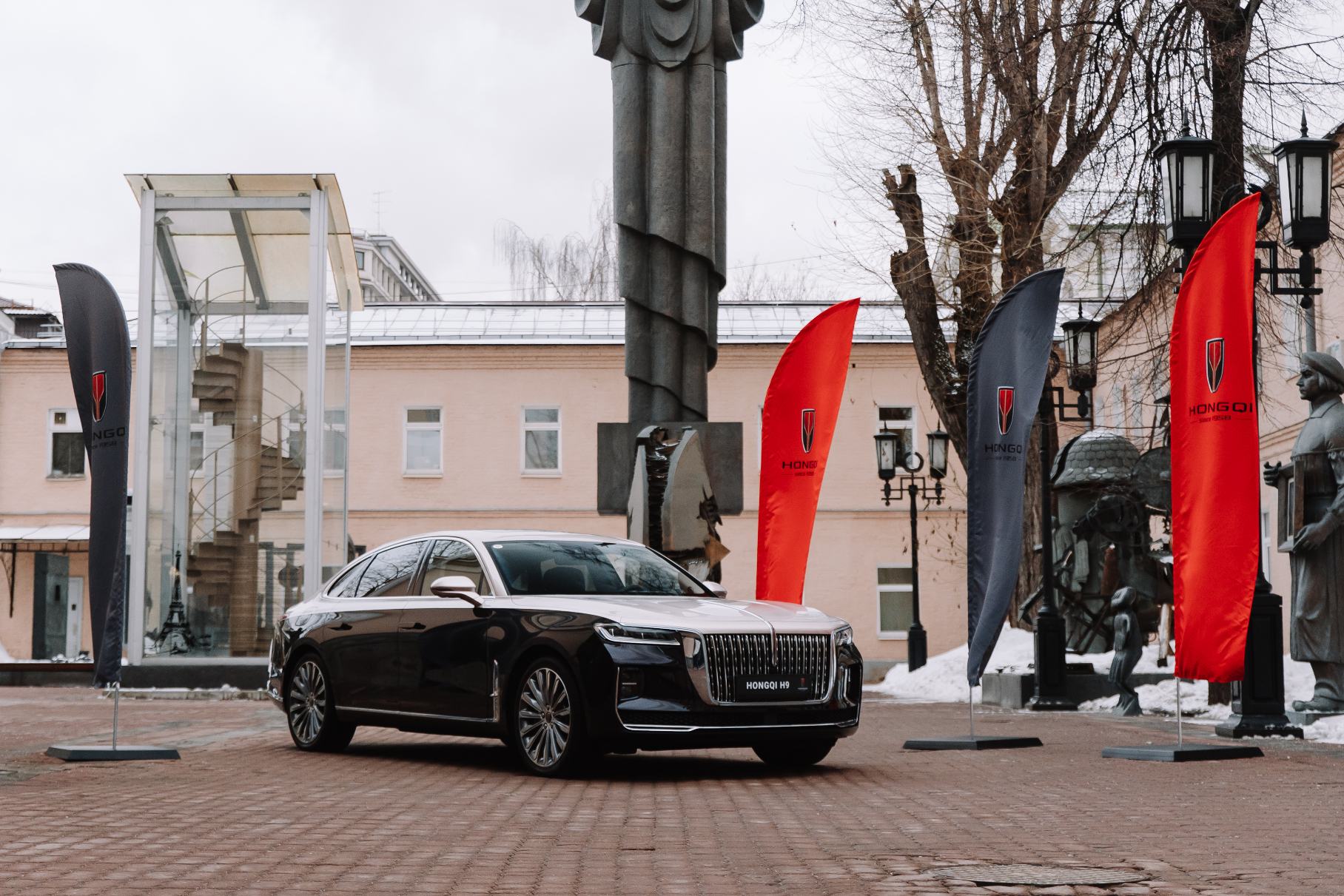 Китайский Hongqi выбран официальным автомобилем ПМЭФ-2024