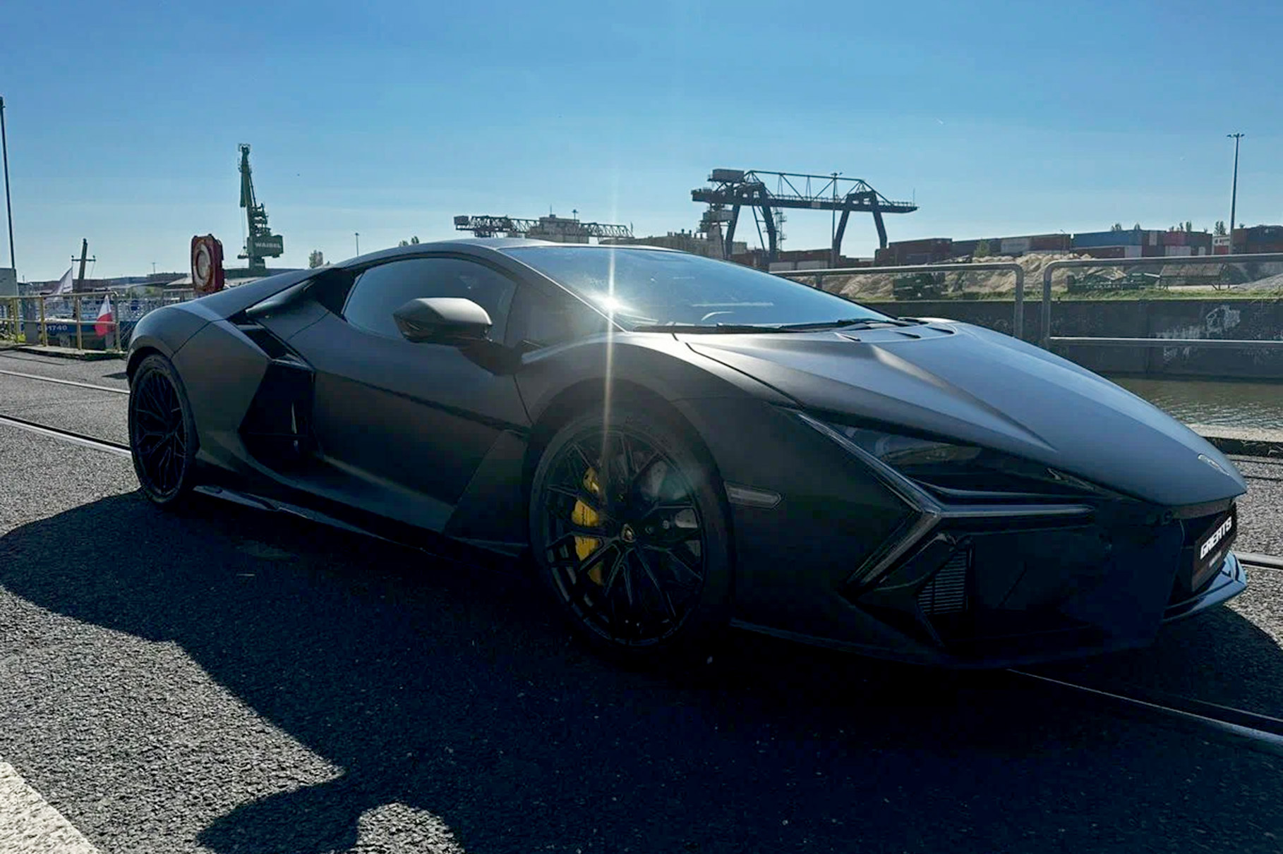 В Москву везут экстремально дорогой Lamborghini