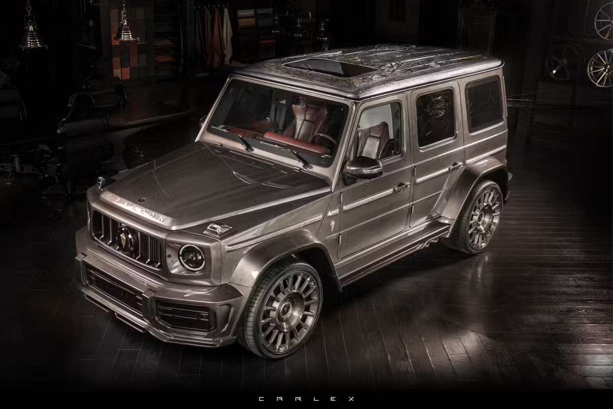 Внедорожник Mercedes-AMG G 63 получил уникальную гравировку сокола на всю крышу