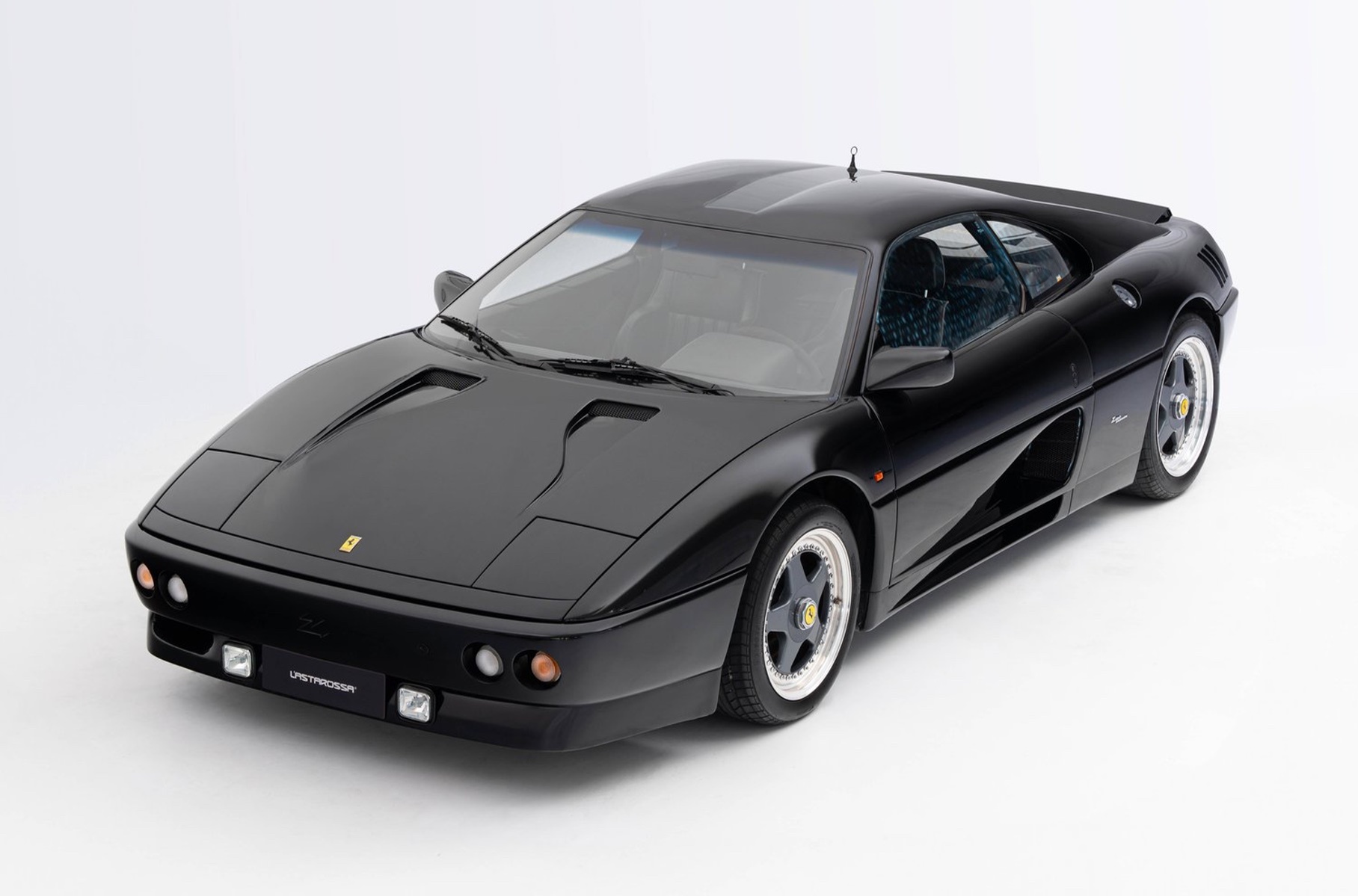 С аукциона продадут редкий Ferrari 348 с дизайном Zagato