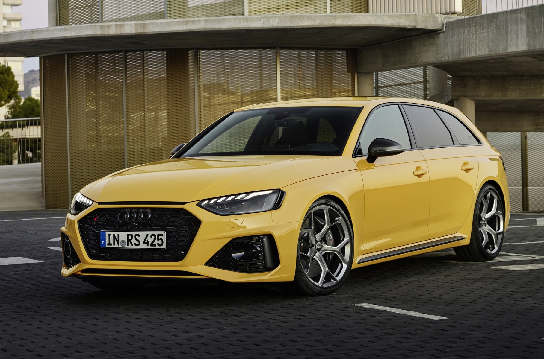 Audi RS 4 Avant стал мощнее и быстрее