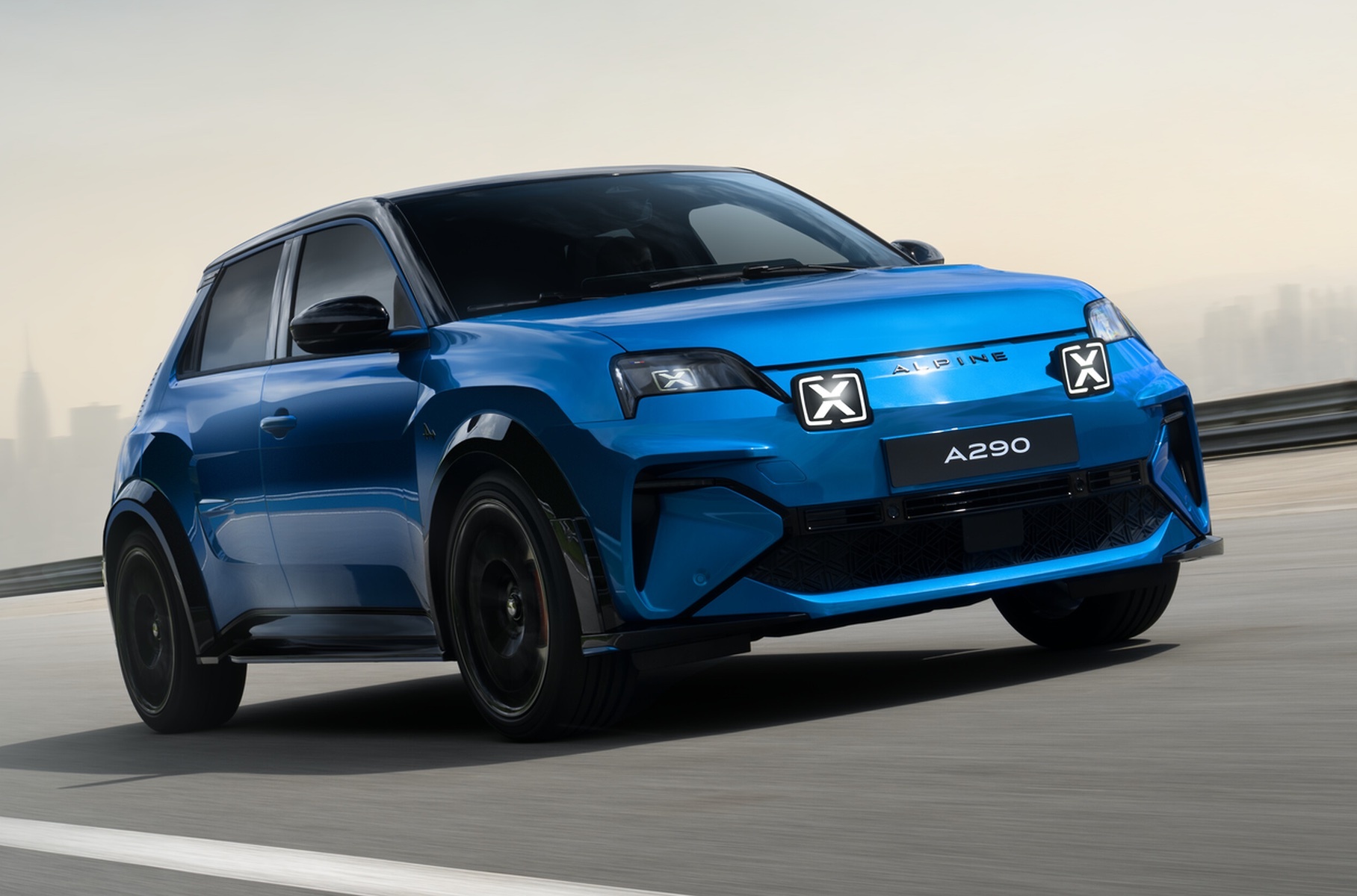 Компания Alpine представила «горячий» электрический хэтчбек A290