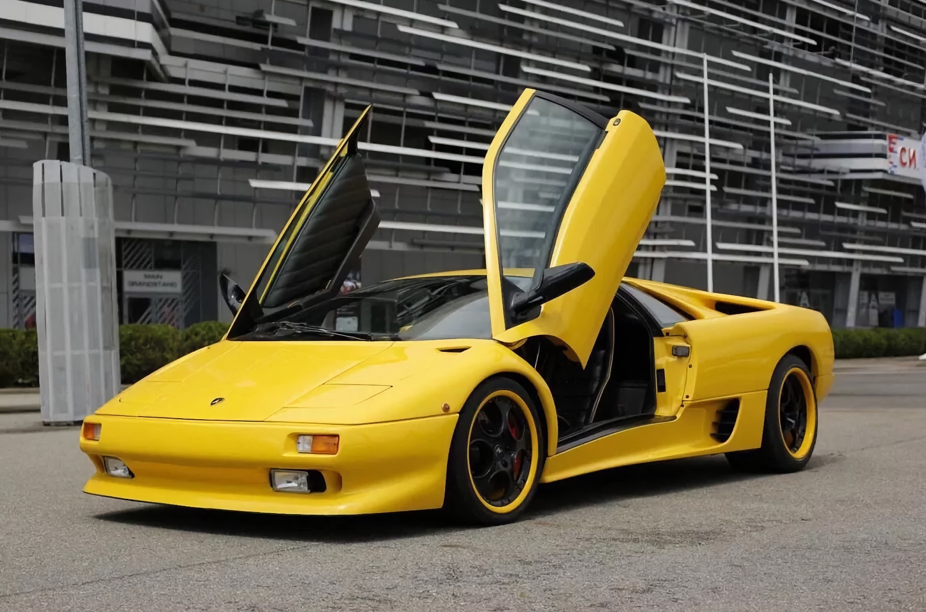 В России продают 32-летний Lamborghini Diablo за 34 миллиона рублей