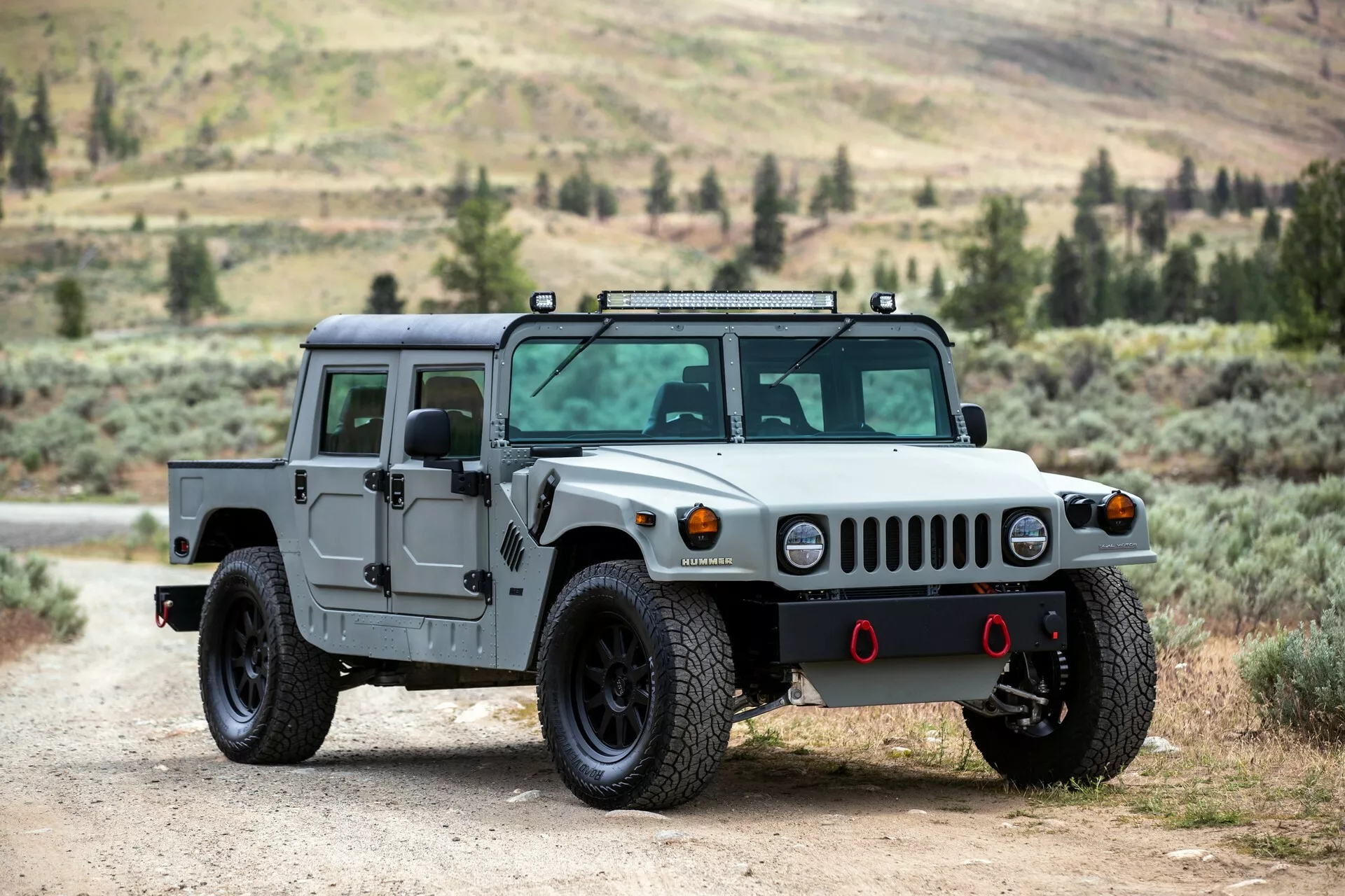 Внедорожник Hummer H1 превратили в электрокар мощностью более 1000 лошадиных сил