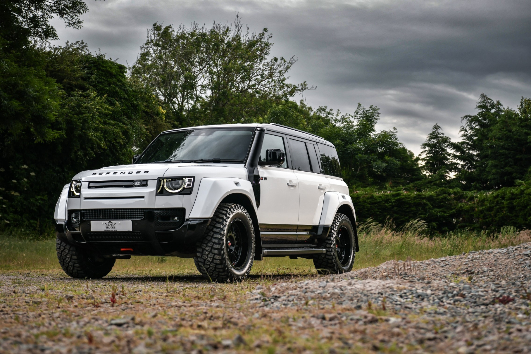 Представлен хардкорный Land Rover Defender от ателье Arctic Trucks