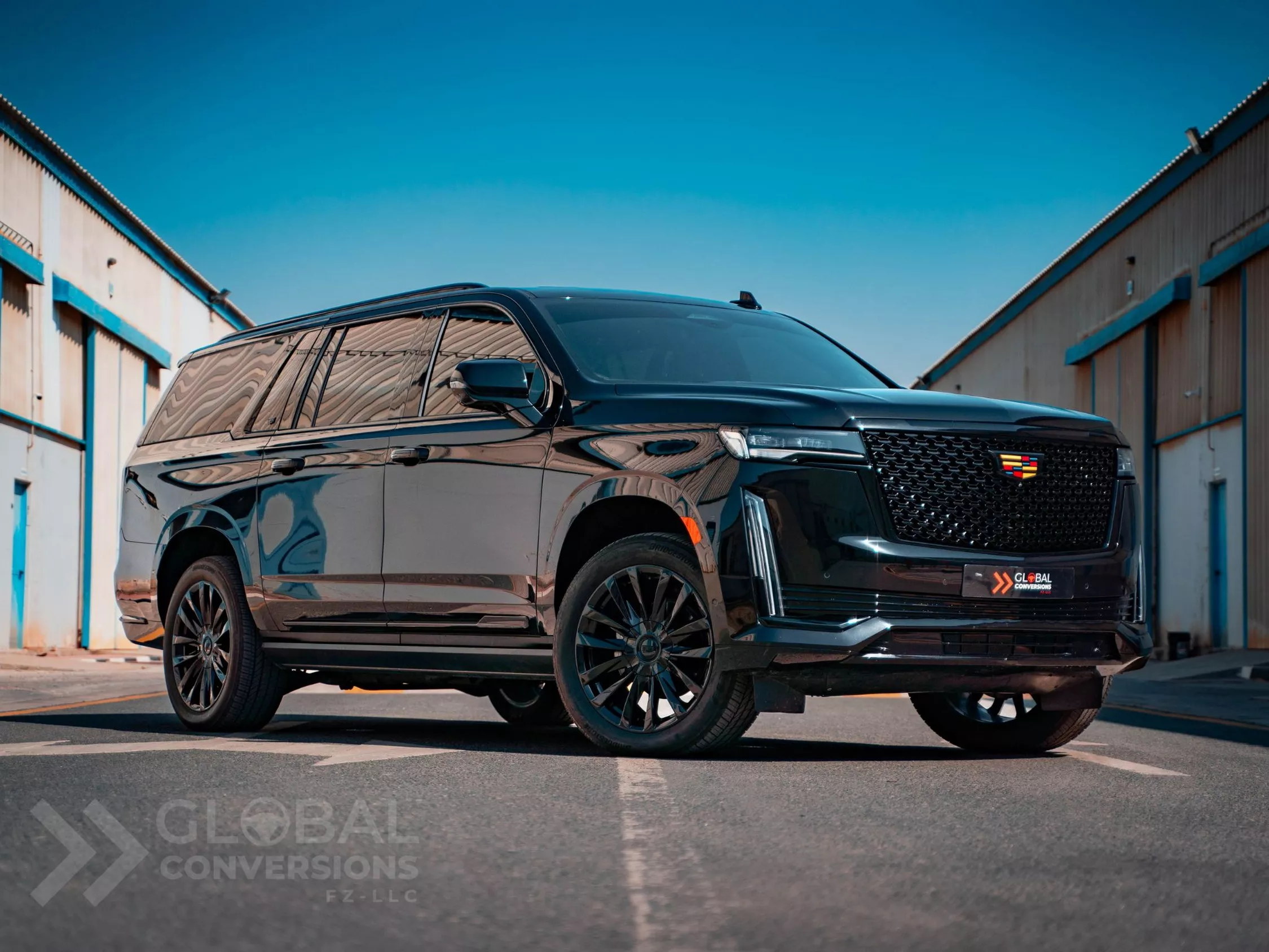 Компания Global Conversions наладила выпуск Cadillac Escalade с правым рулём