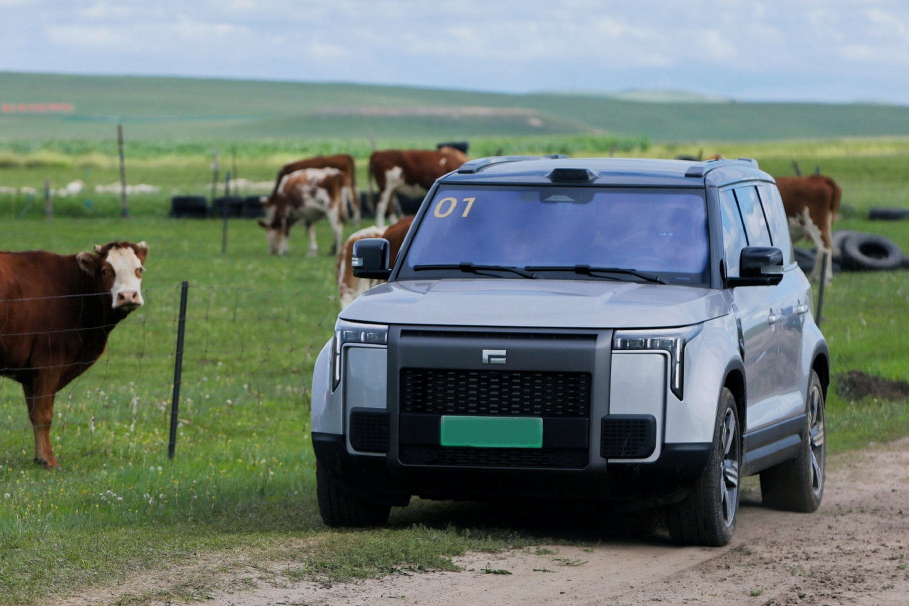 Китайский аналог Land Rover Defender упрощен и сильно подешевел