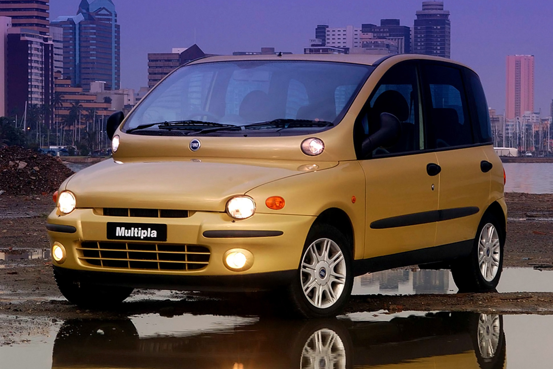 В Европе неизвестный покупатель приобрел новый компактвэн Fiat Multipla